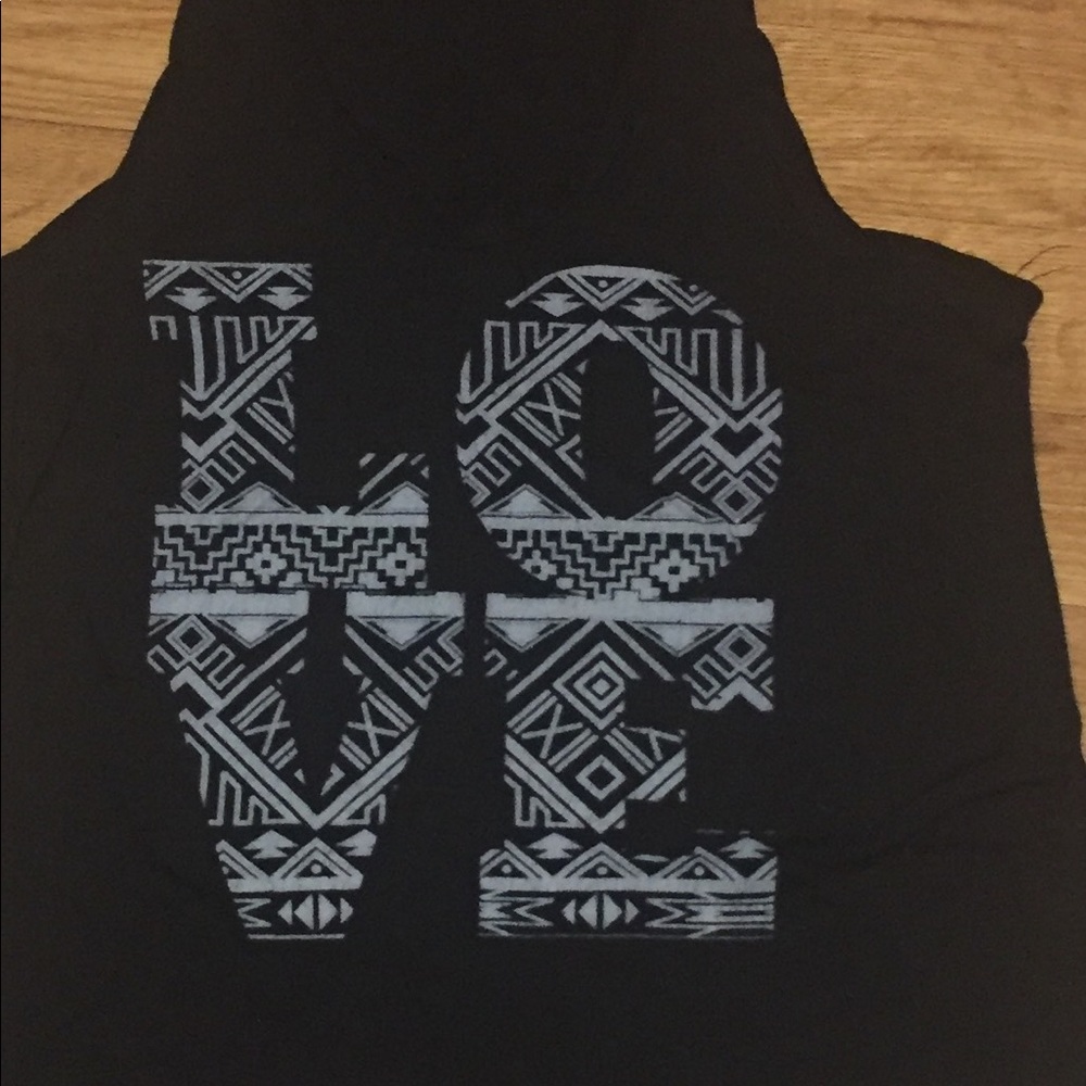 Black sleeveless t-shirt